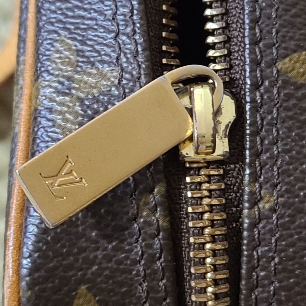 💯Authentic Louis Vuitton Handbag 🍀 - Picture 6 of 17